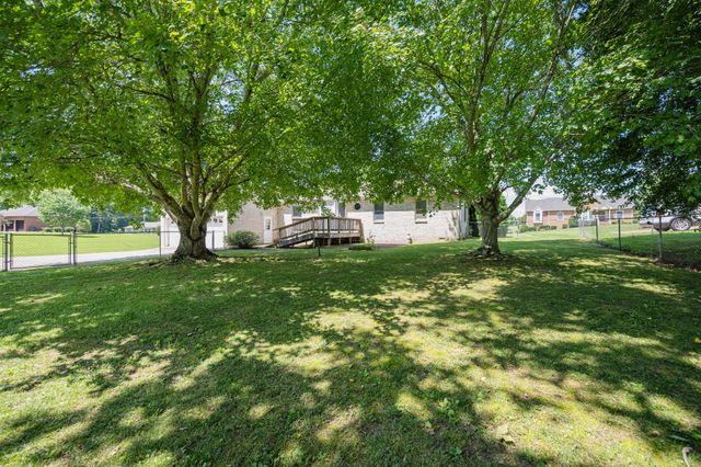 205 Meadowlark Ct, Dickson, TN 37055