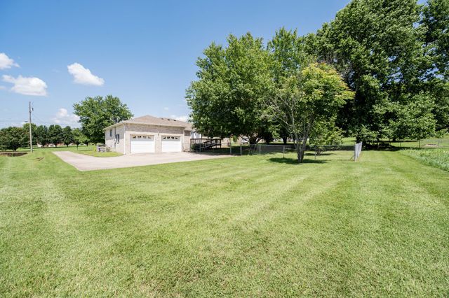 205 Meadowlark Ct, Dickson, TN 37055