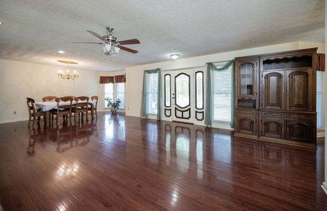 205 Meadowlark Ct, Dickson, TN 37055