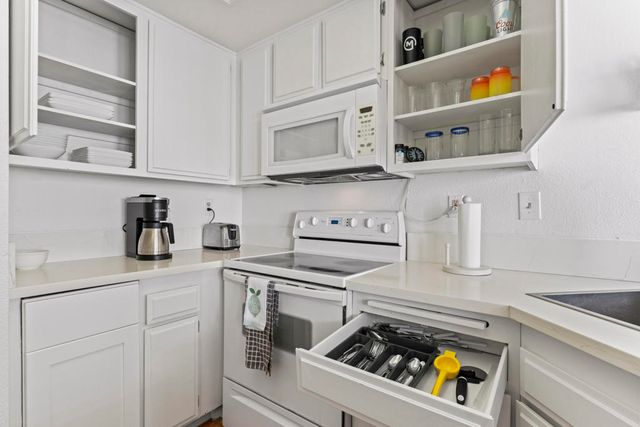 77601 Los Arboles Drive, La Quinta, CA 92253