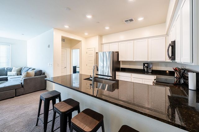 2750 S Voyager Drive Unit 101, Gilbert, AZ 85295
