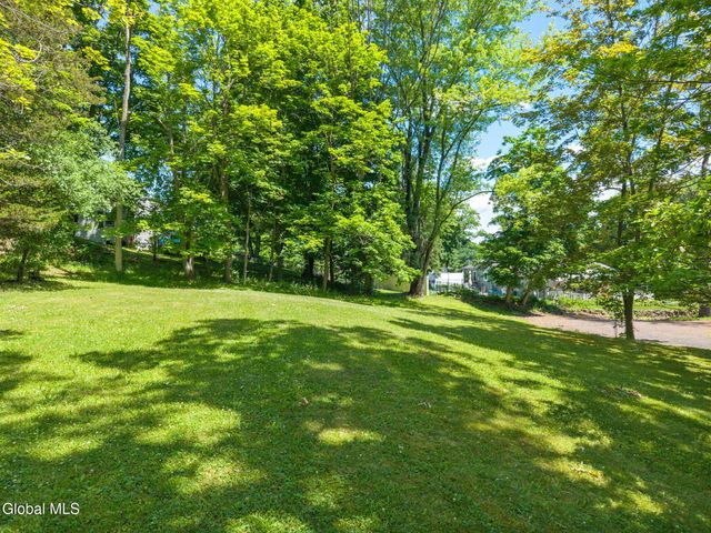 1 White Birch Lane, New Baltimore, NY 12192