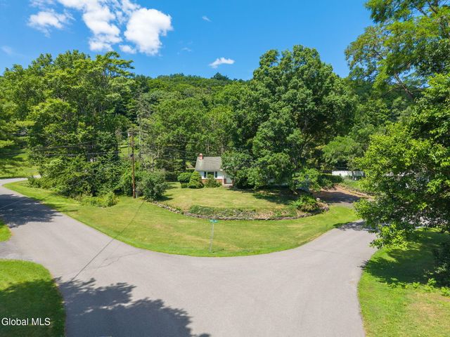 1 White Birch Lane, New Baltimore, NY 12192