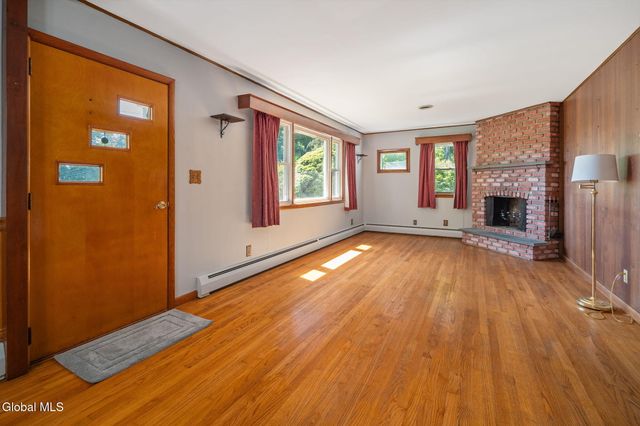 1 White Birch Lane, New Baltimore, NY 12192