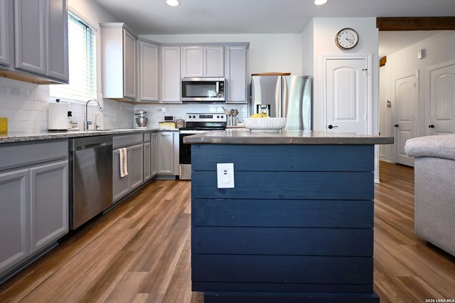 2842 RIDGE BERRY RD, New Braunfels, TX 78130