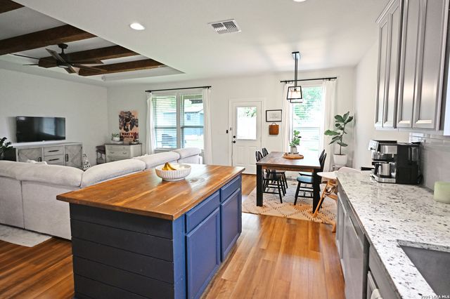 2842 RIDGE BERRY RD, New Braunfels, TX 78130