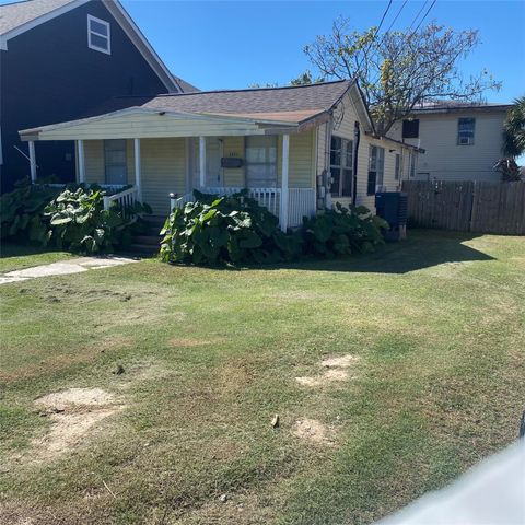 2211 Grover Avenue, Galveston, TX 77551