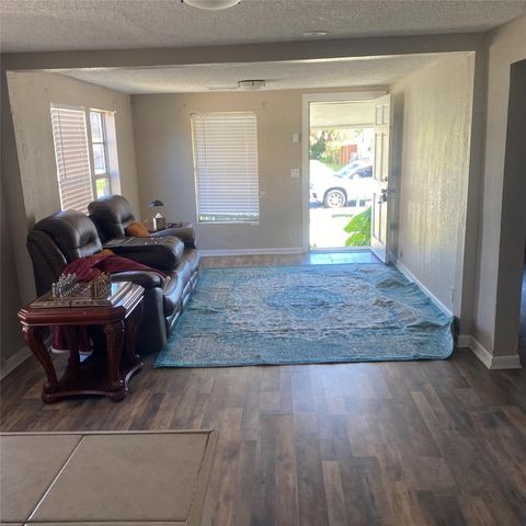 2211 Grover Avenue, Galveston, TX 77551