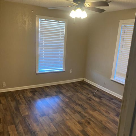 2211 Grover Avenue, Galveston, TX 77551