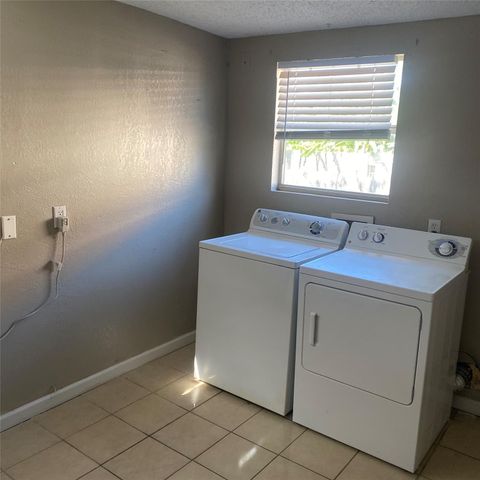 2211 Grover Avenue, Galveston, TX 77551