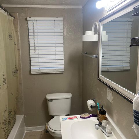 2211 Grover Avenue, Galveston, TX 77551