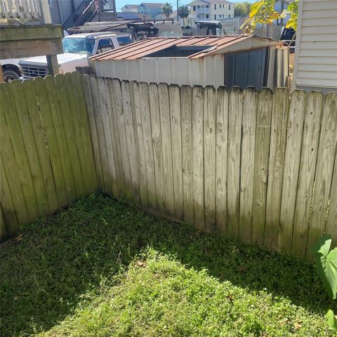 2211 Grover Avenue, Galveston, TX 77551