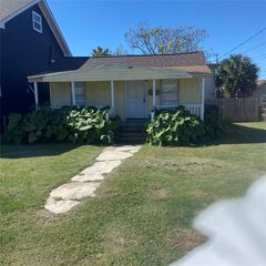 2211 Grover Avenue, Galveston, TX 77551