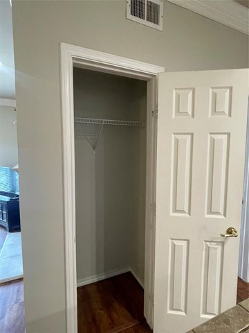 2400 Mccue Road 326, Houston, TX 77056