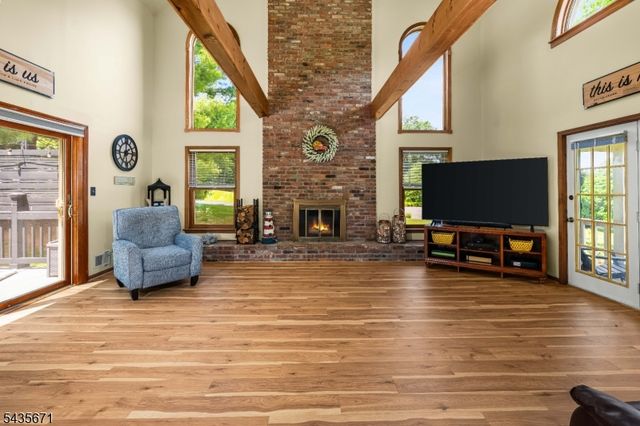 5 Jenny Jump Ct, Raritan Twp., NJ 08822