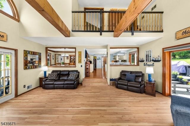 5 Jenny Jump Ct, Raritan Twp., NJ 08822