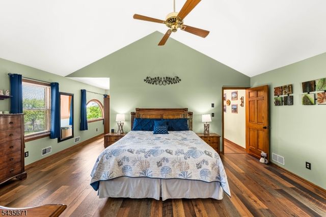 5 Jenny Jump Ct, Raritan Twp., NJ 08822
