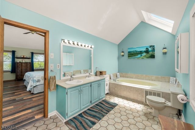 5 Jenny Jump Ct, Raritan Twp., NJ 08822