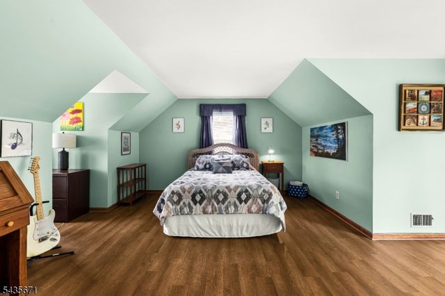 5 Jenny Jump Ct, Raritan Twp., NJ 08822