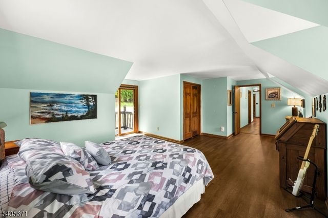 5 Jenny Jump Ct, Raritan Twp., NJ 08822