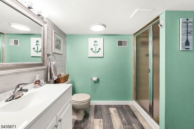 5 Jenny Jump Ct, Raritan Twp., NJ 08822