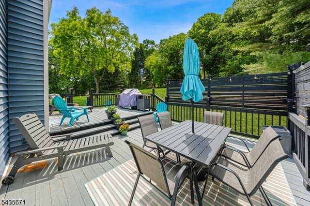 5 Jenny Jump Ct, Raritan Twp., NJ 08822