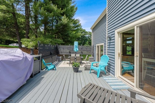 5 Jenny Jump Ct, Raritan Twp., NJ 08822