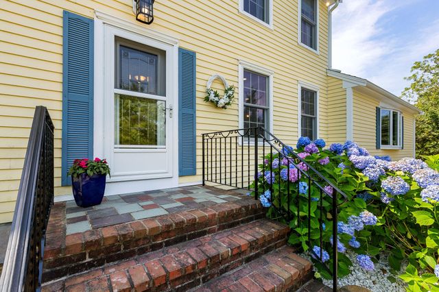 10 Briarfield Road, South Dennis, MA 02660