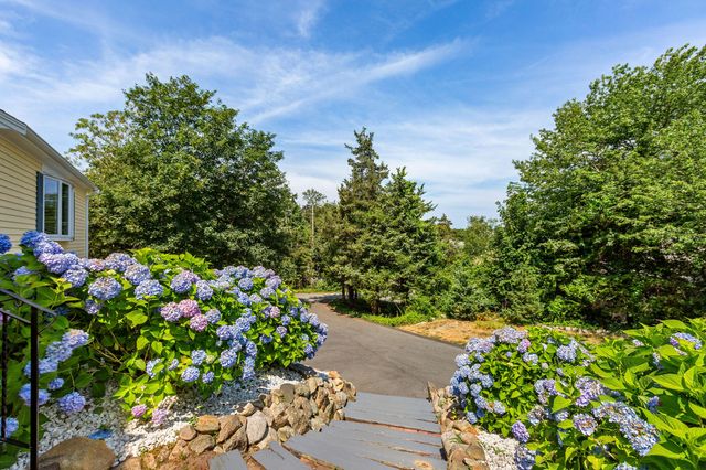 10 Briarfield Road, South Dennis, MA 02660