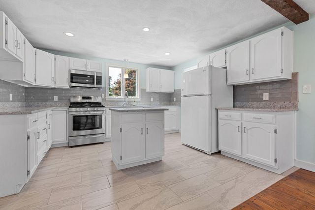 10 Briarfield Road, South Dennis, MA 02660