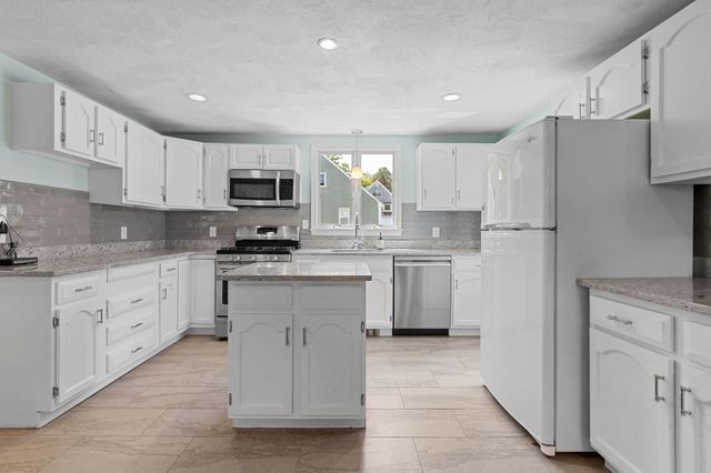 10 Briarfield Road, South Dennis, MA 02660