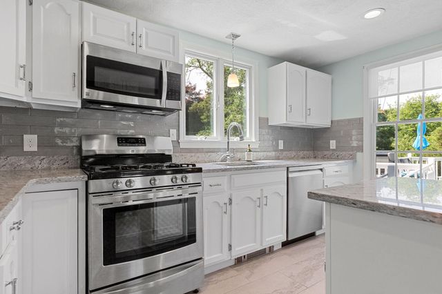 10 Briarfield Road, South Dennis, MA 02660