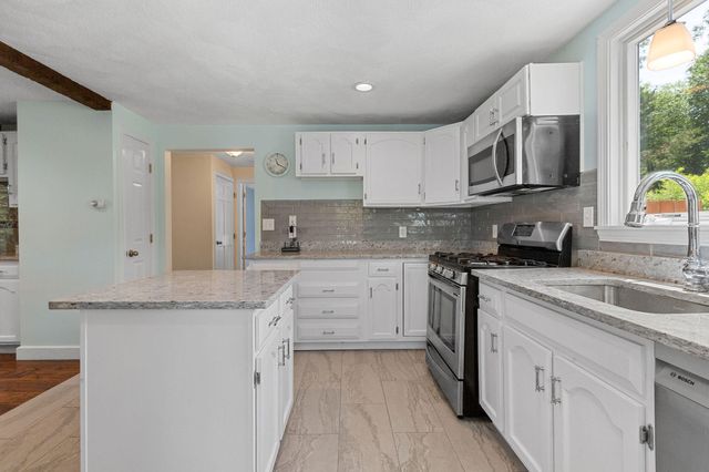 10 Briarfield Road, South Dennis, MA 02660