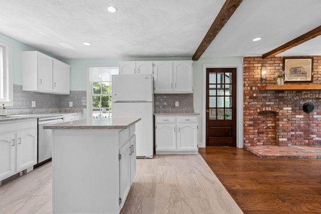 10 Briarfield Road, South Dennis, MA 02660