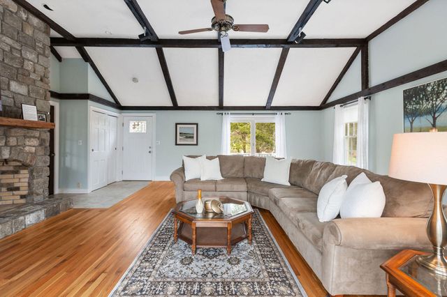 10 Briarfield Road, South Dennis, MA 02660