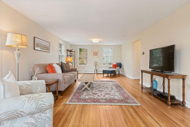 10 Briarfield Road, South Dennis, MA 02660