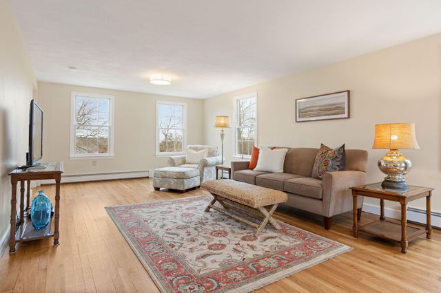 10 Briarfield Road, South Dennis, MA 02660