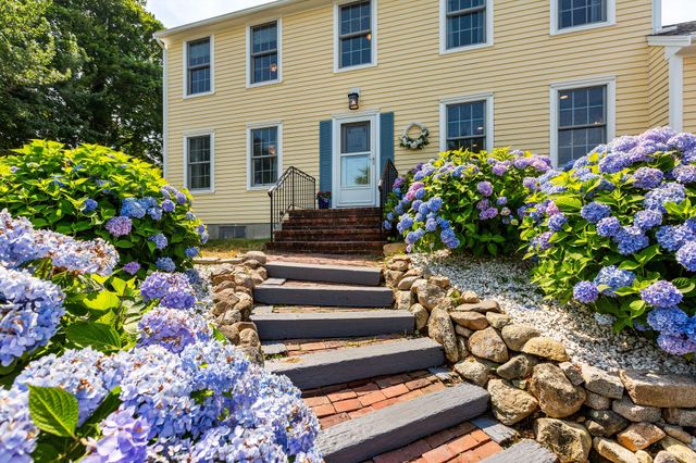 10 Briarfield Road, South Dennis, MA 02660