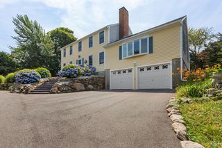 10 Briarfield Road, South Dennis, MA 02660