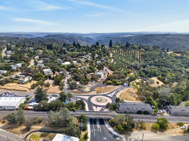 100 Aeolia Dr, Auburn, CA 95603