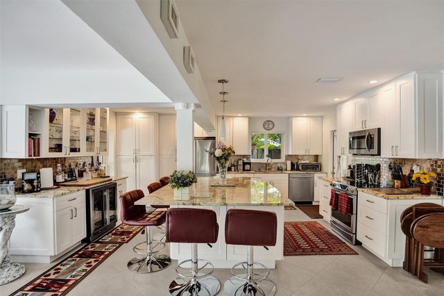 2949 NE 1st Ave, Wilton Manors, FL 33334