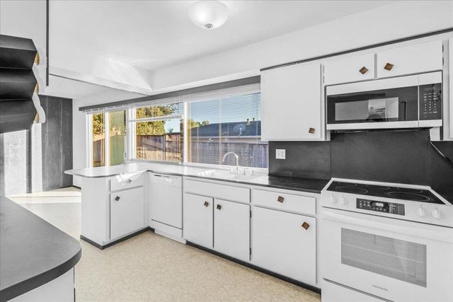 15175 Oak Hills Drive, Salinas, CA 93907