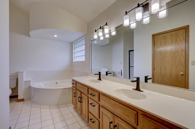 925 Gene Taylor Drive, Carthage, MO 64836