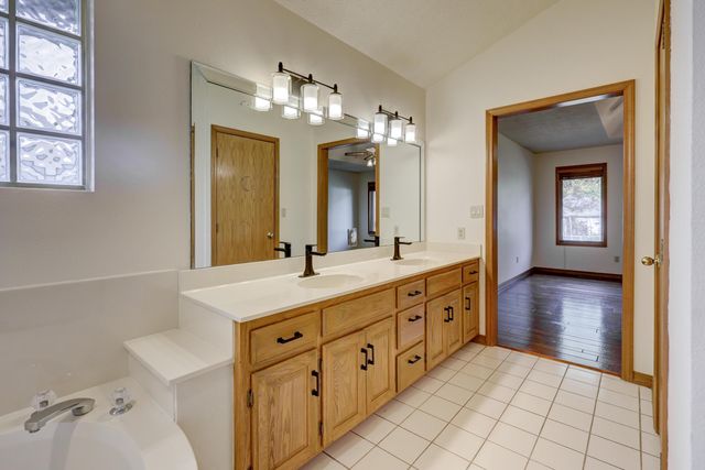 925 Gene Taylor Drive, Carthage, MO 64836