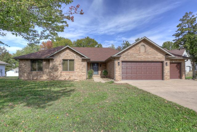 925 Gene Taylor Drive, Carthage, MO 64836