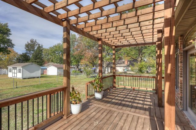 925 Gene Taylor Drive, Carthage, MO 64836