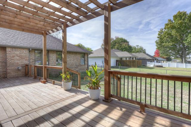 925 Gene Taylor Drive, Carthage, MO 64836