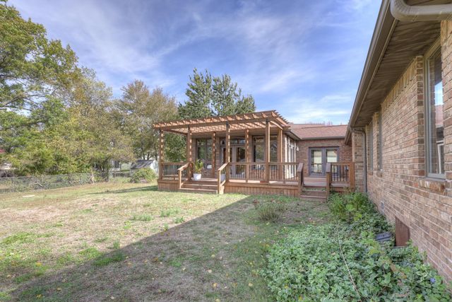 925 Gene Taylor Drive, Carthage, MO 64836