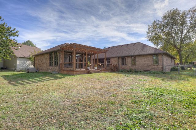 925 Gene Taylor Drive, Carthage, MO 64836