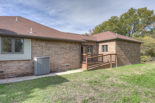 925 Gene Taylor Drive, Carthage, MO 64836